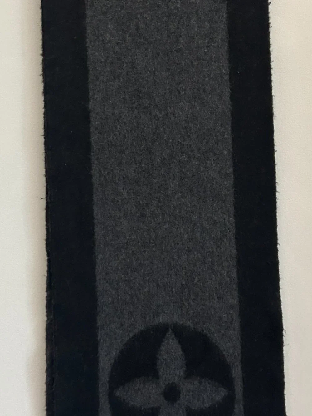 Louis Vuitton Black & Gray Echarpe Cardiff Scarf